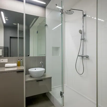 Rentplanet - Sky Tower Apartment *