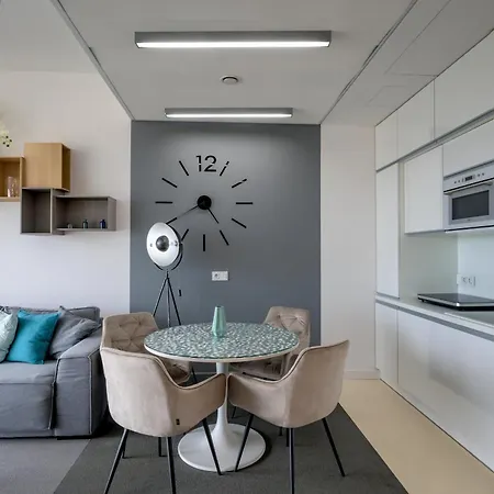 Apartment Rentplanet - Sky Tower Wroclaw