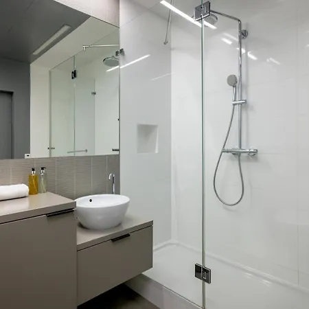 Rentplanet - Sky Tower Apartment