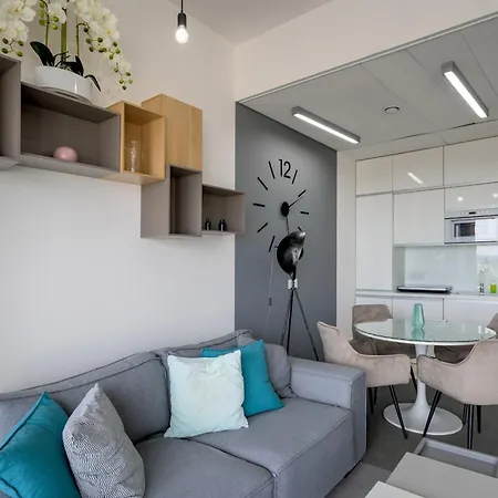 Rentplanet - Sky Tower Apartment *